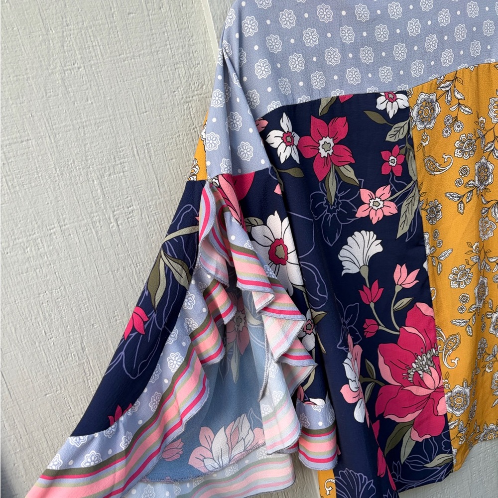 Umgee Floral V-Neck Women's Blouse - Picture 5 of 8